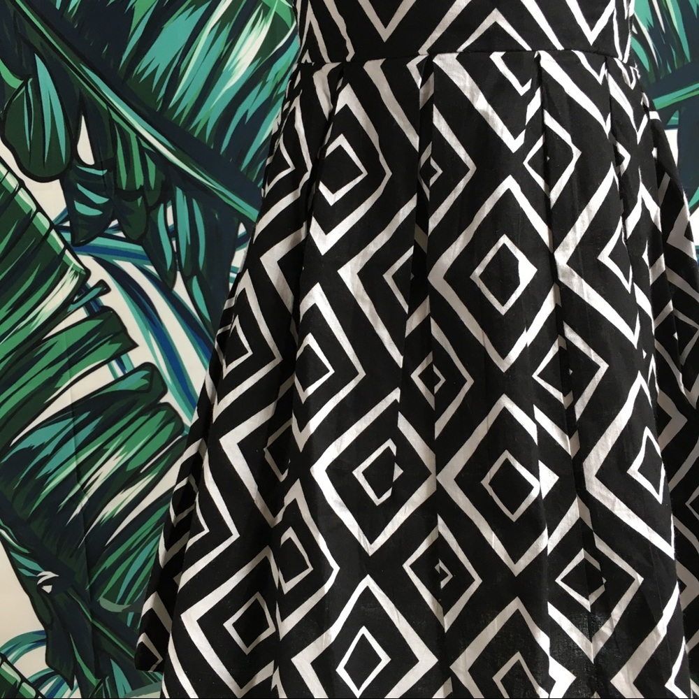 NWOT 🏝VACATION READY!🏝 Strapless B & W Dress - Picture 2 of 8